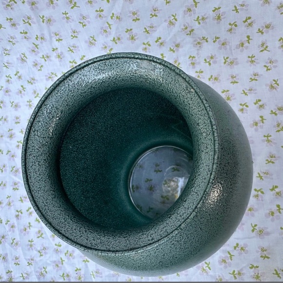 Green Textured Vase - Picture 4 of 8